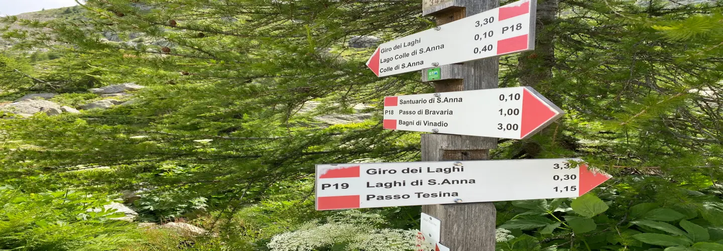 Crocevia alpino — simbolo del supporto e dell'orientamento di Montagna Servizi